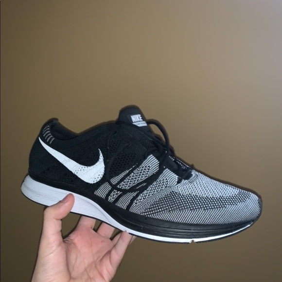 Size 12 Nike Flyknit Trainer - Picture 2 of 2